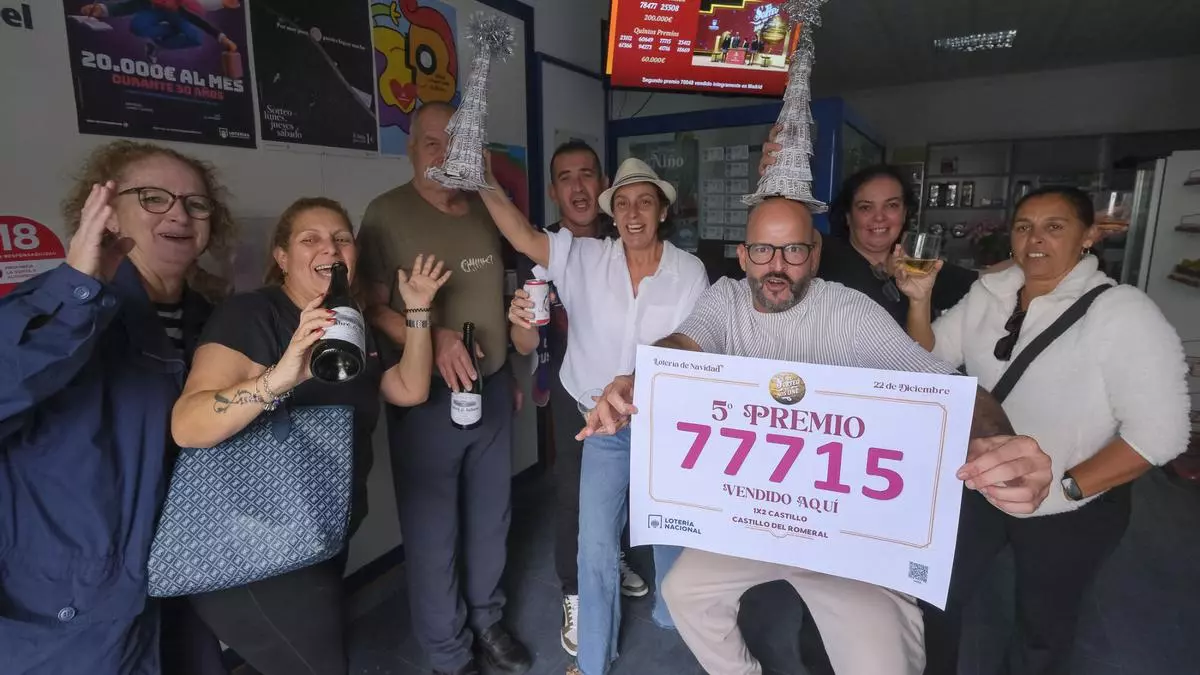 El 77715, uno de los quintos premios más repartidos cae en la administración de la calle del Conde de la Vega grande