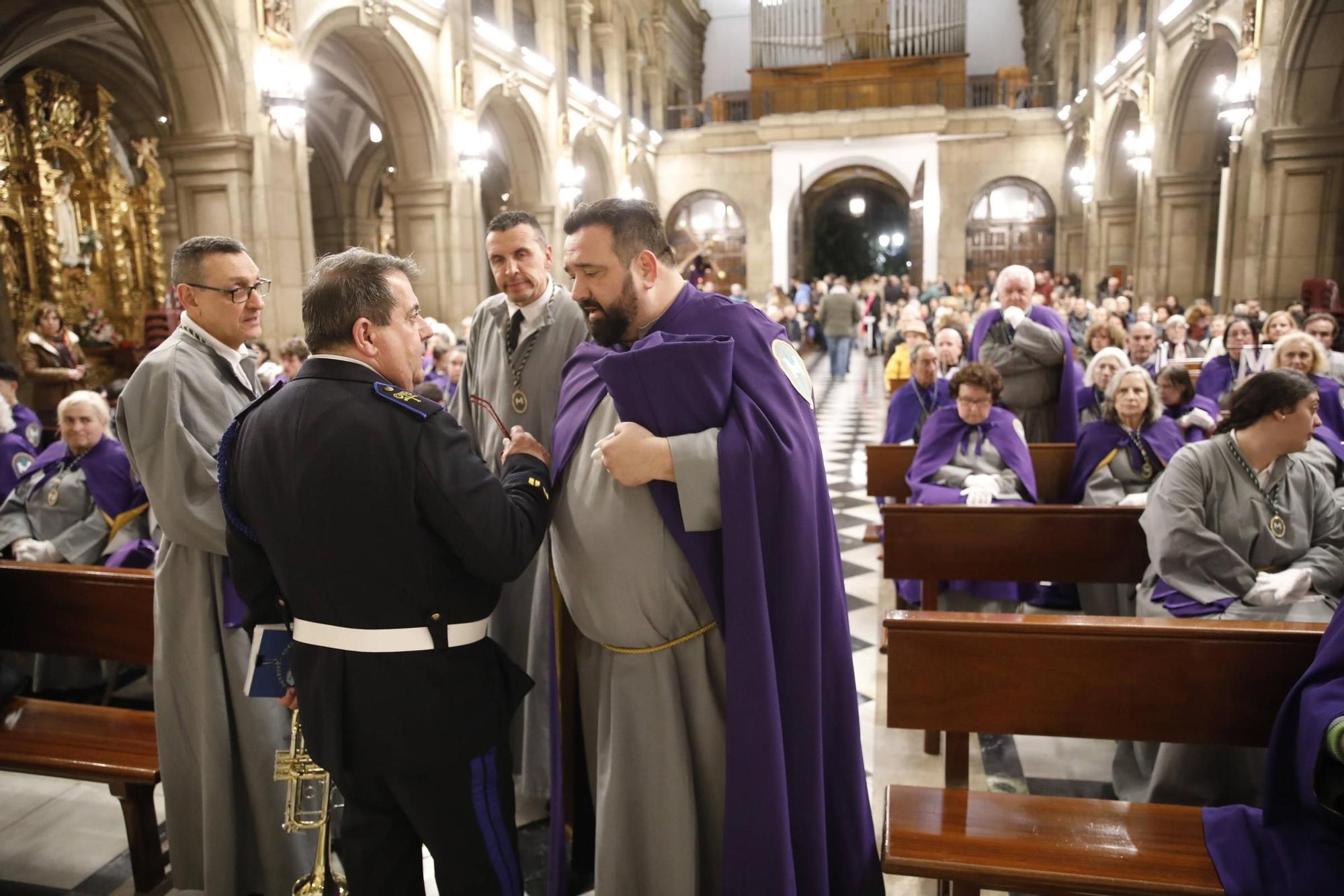 El mal tiempo obliga a suspender la procesión del Encuentro en Gijón