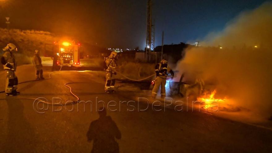 Incendio en un coche abandonado cerca de Son Llàtzer