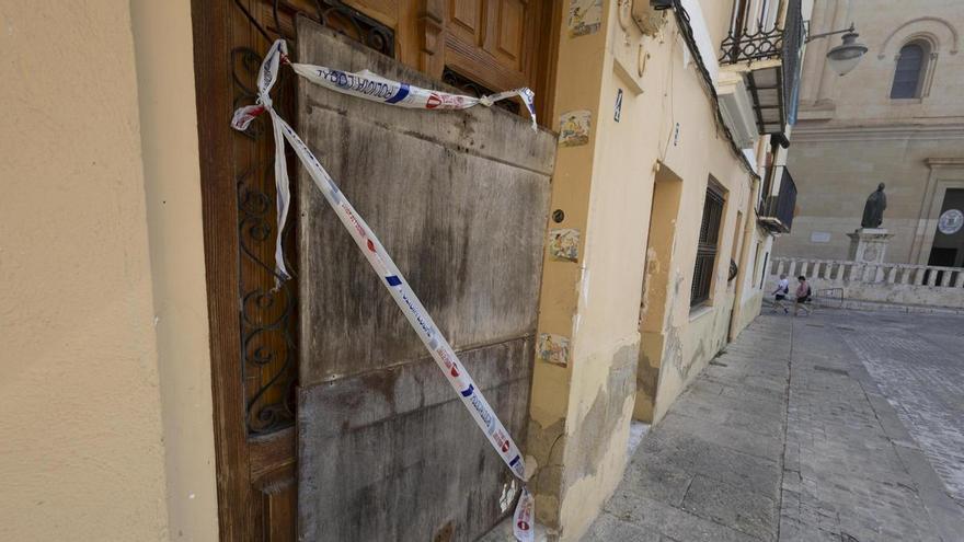 Así ha quedado la casa con antecedentes de ocupaciones tapiada de nuevo en la Plaça de la Seu de Xàtiva