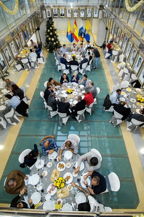 COMIDA DEL PRESIDENTE CON LA PLANTILLA DE LA UD ...