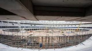 Susto en el Nou Mestalla: Se desploma una de las grandes grúas sobre el estadio