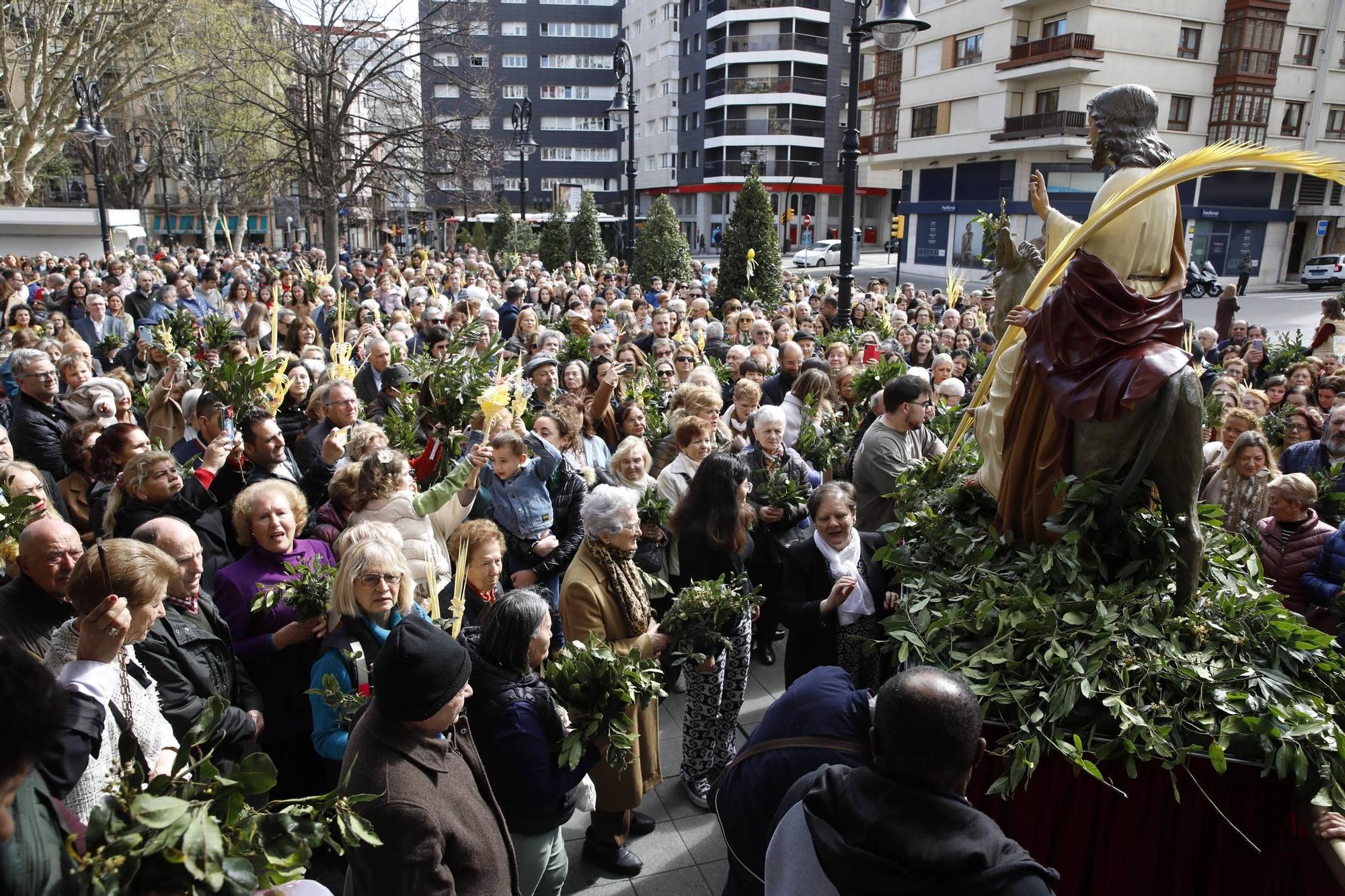 EN IMÁGENES: Gijón procesiona para celebrar el Domingo de Ramos