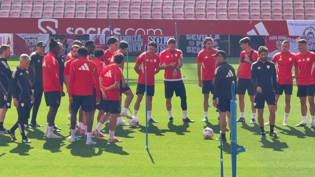 Entrenamiento del Sevilla FC en el Ramón Sánchez-Pizjuán en la previa del partido contra la Real Sociedad