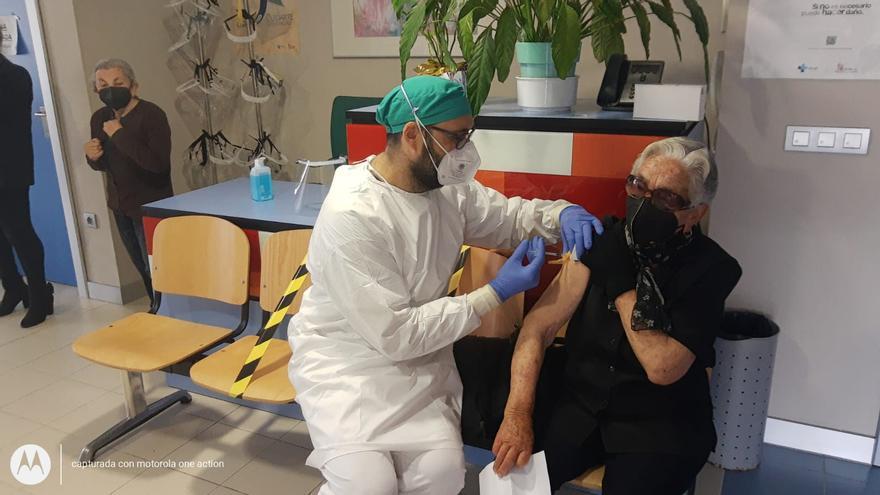 Los mayores de 80 de Sanabria reciben la segunda dosis de la vacuna contra el Covid