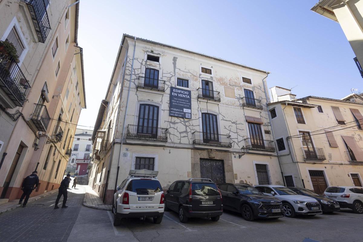 La antigua casa señorial de la plaza Mossen Urios que se ha puesto en venta recientemente.