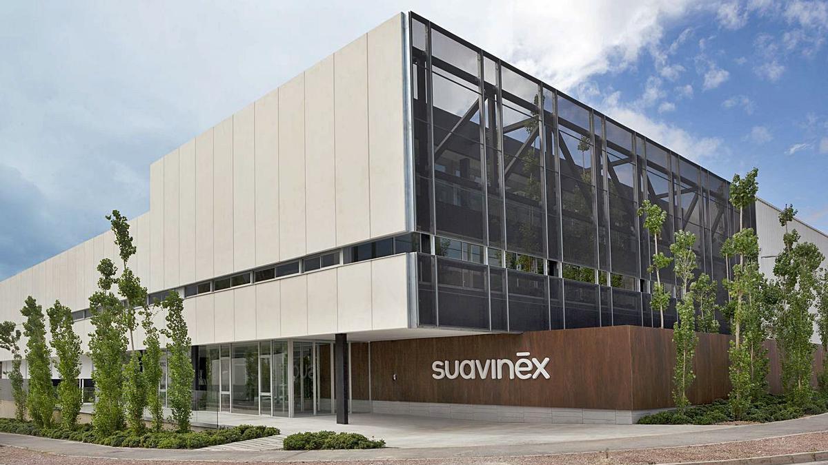 Suavinex, instalada en Las Atalayas, produce 432.000 litros de spray higienizante al año. | INFORMACIÓN