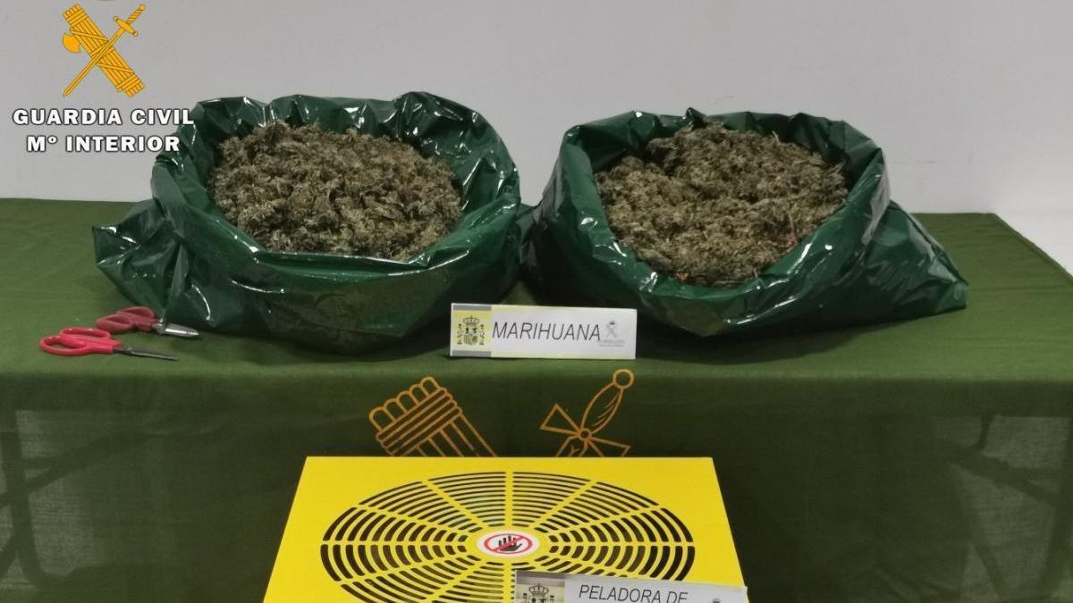 Detienen a un vecino de Pozoblanco con 4,5 kilos de marihuana en el coche