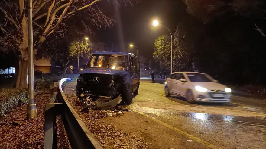 Xoc mortal entre una furgoneta i un microbús a Figueres