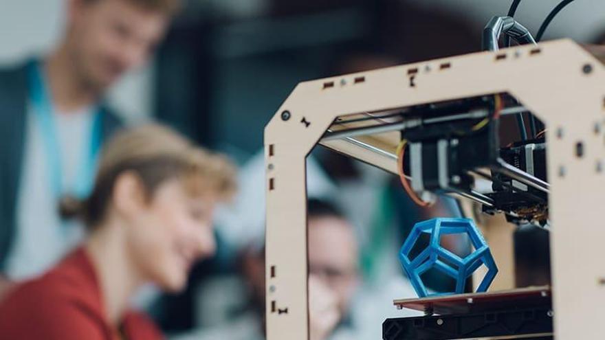 Aprende a crear con impresión 3D y corte láser en una actividad gratuita en Logrosán
