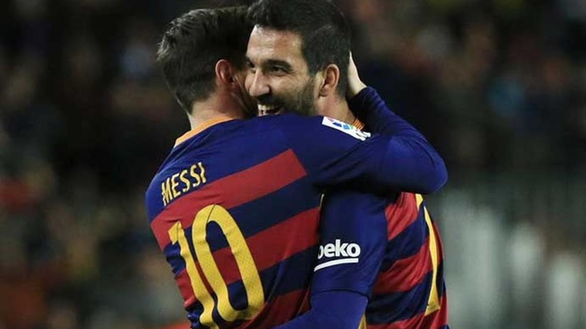 Arda Turan celebra con Leo Messi uno de los goles del FC Barcelona 2015/16 en el derbi de la Copa contra el Espanyol