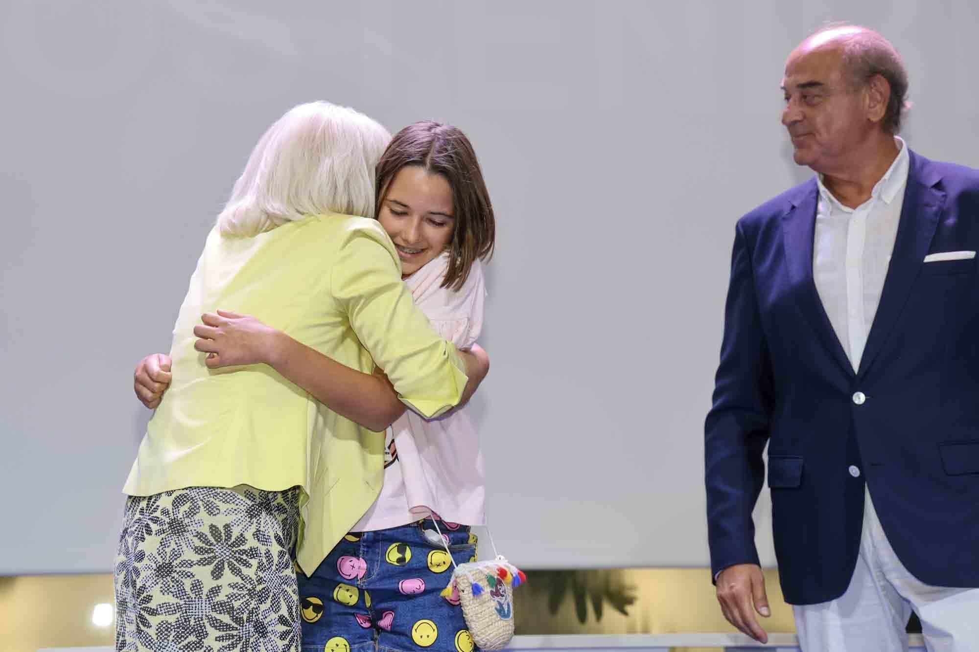 Entrega de premios del concurso infantil de relatos cortos "Cuéntame un cuento para comer" en el Club INFORMACIÓN organizado por COES