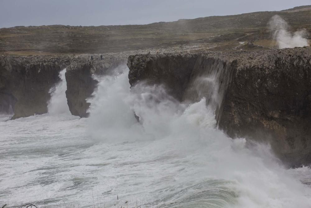 Temporal de lluvia y fuerte oleaje en Asturias