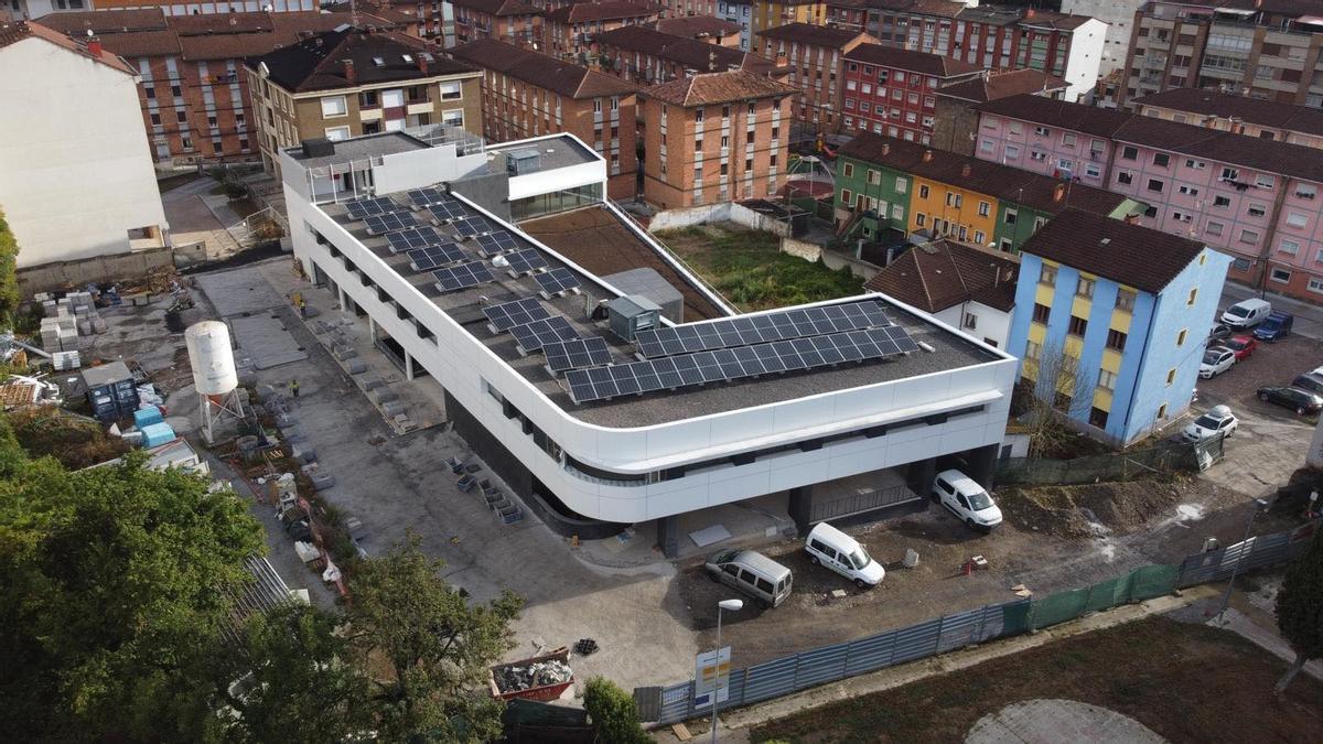 Vista del nuevo centro de salud de Lena durante las obras