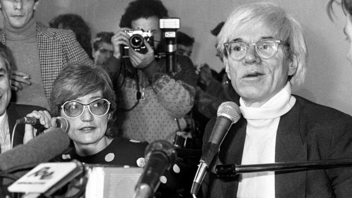Andy Warhol, durante una rueda de prensa en Madrid.
