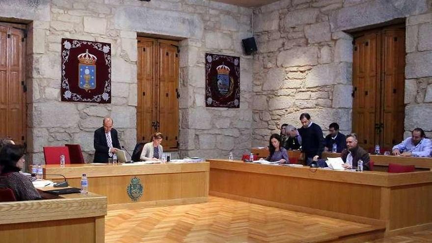 El alcalde de Ponteareas suspende el pleno al negarse un edil del PP a abandonar la sala