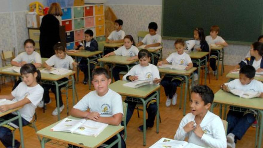 Canarias dejará sin cubrir las plazas de los jubilados con interinos o sustitutos