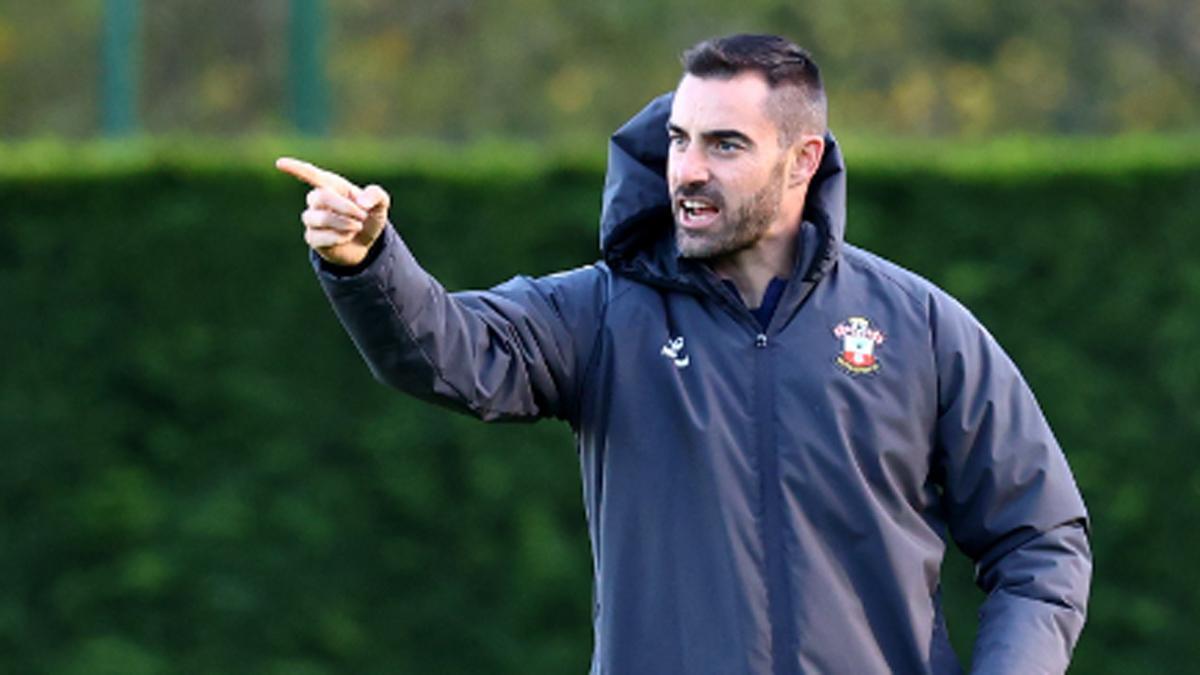 Rubén Sellés, durante un entrenamiento con el Southampton