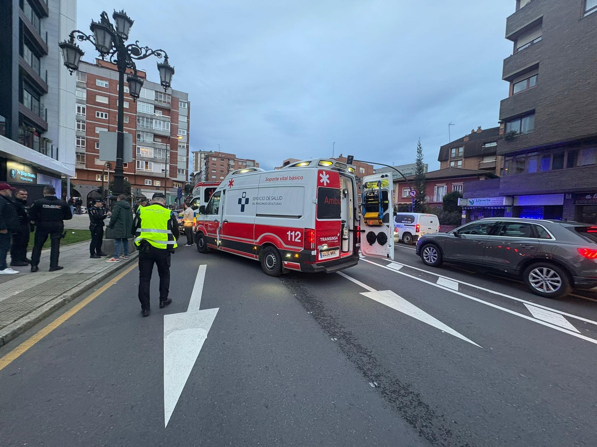 Atropello en Oviedo: tres menores de edad heridas tras ser arrolladas por un coche que se subió a la acera