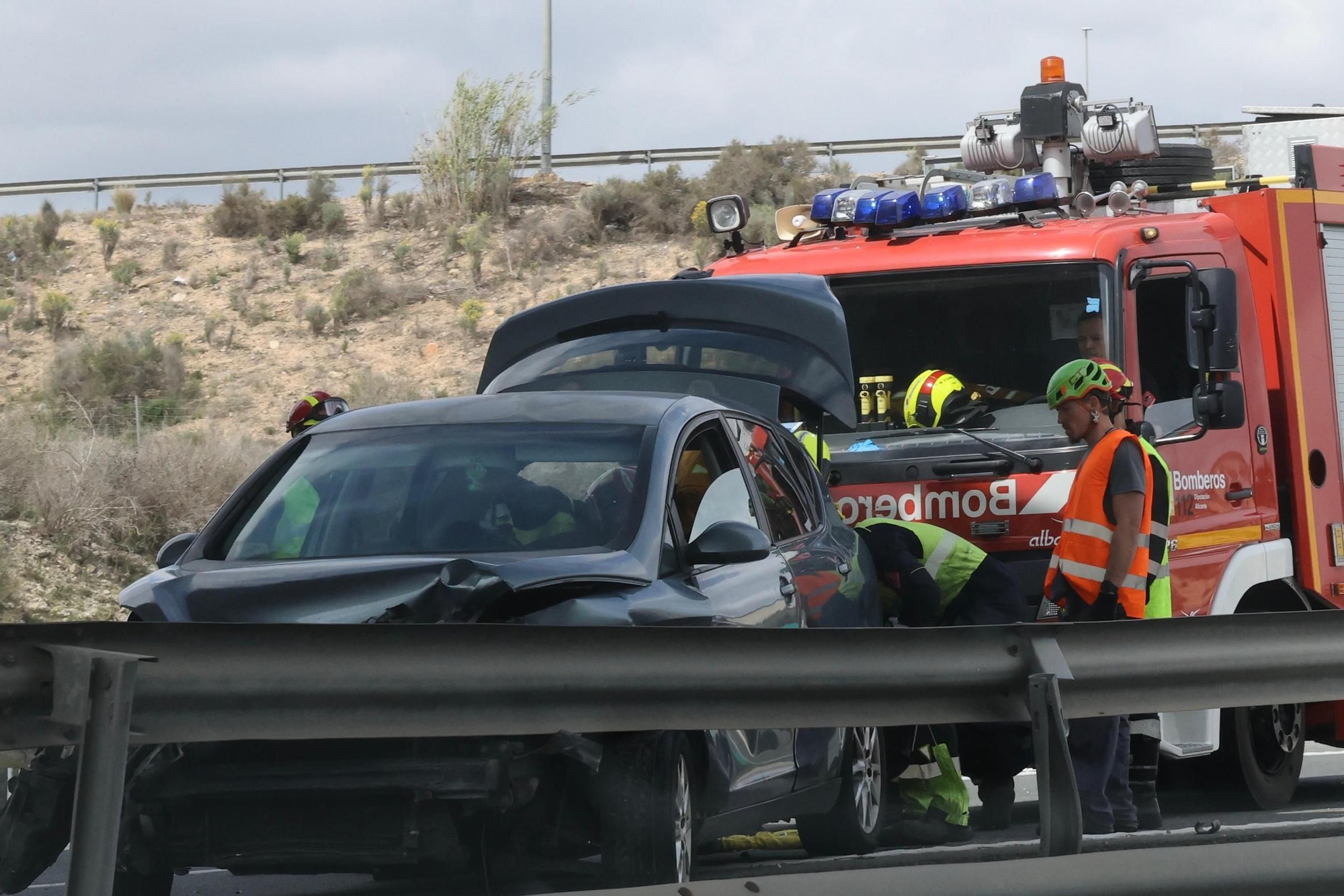 Aparatoso accidente en la A-31 en Monforte del Cid