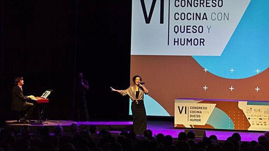 La presentadora del certamen, Sheila Blanco, durante la gala.