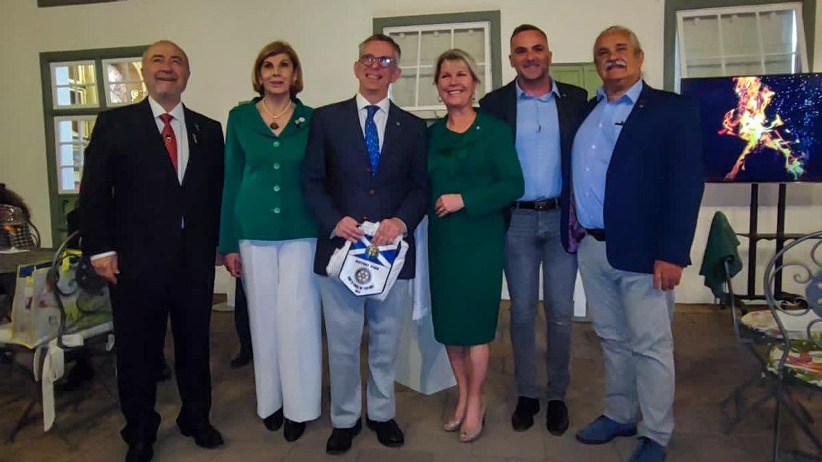 Foto de familia de la presentación del Rotary Valle de Aridane