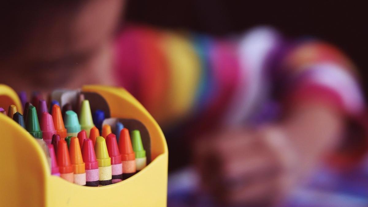 Un alumne en una escola, foto d&#039;arxiu