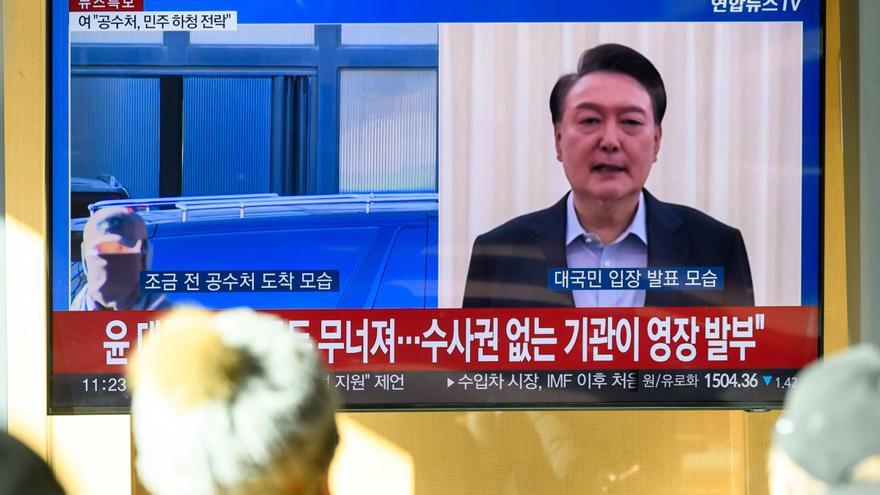 Yoon se presenta a declarar en el juicio que decantará si se prolonga su detención