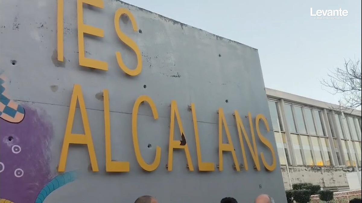 El IES Alcalans saca su descontento a la calle para exigir soluciones a la masificación de las aulas
