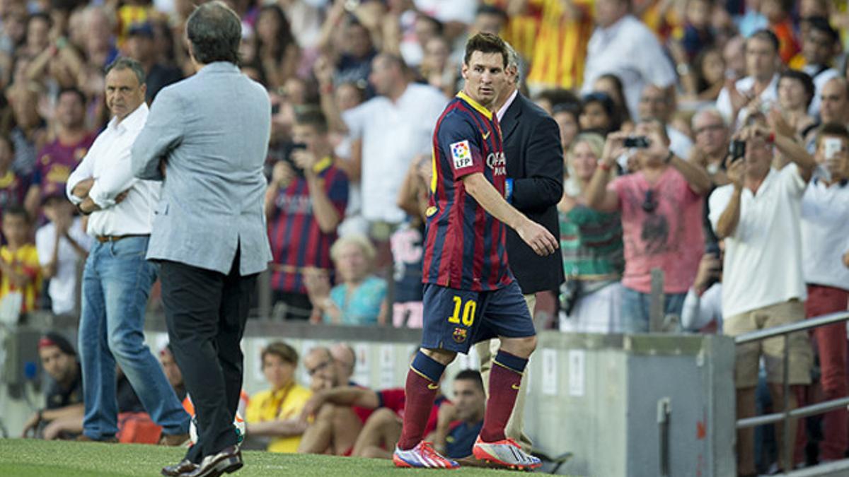 Messi abandona el terreno de juego en la recta final del partido contra el Levante