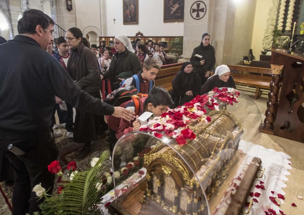 Las reliquias de Santa Teresa del Niño Jesús llegan al monasterio de Santa Faz.