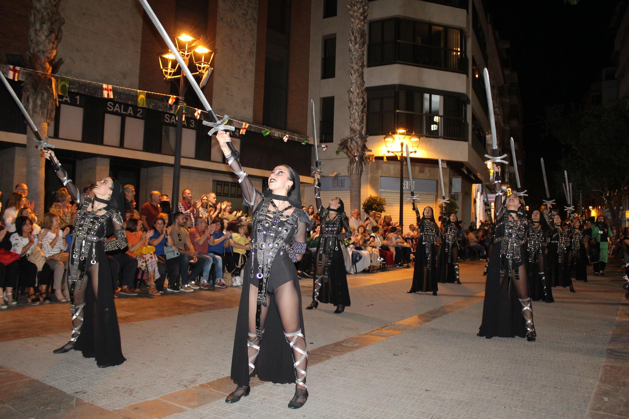 Los Moros y Cristianos conquistan la Vila de Alzira