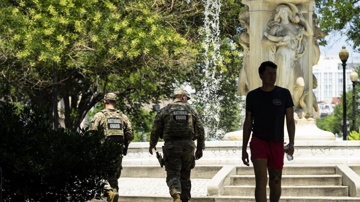 Estadounidenses desafían el calor extremo para celebrar los 250 años de su Independencia