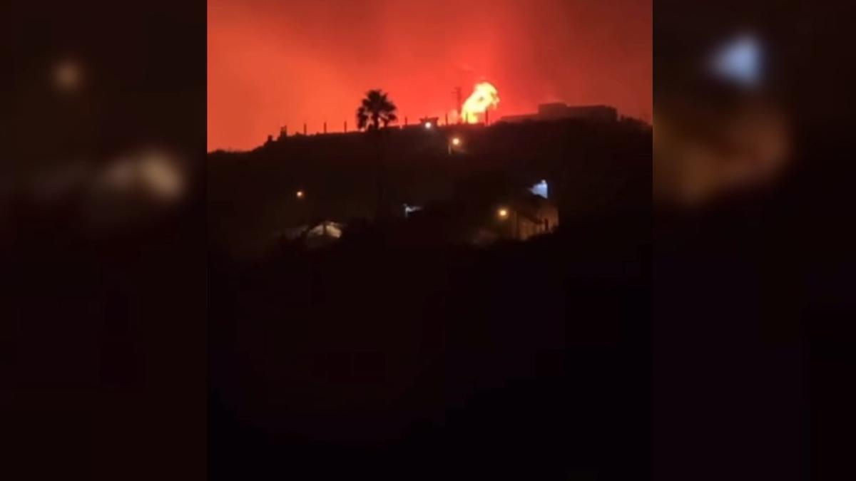 El fuego continuó su evolución durante la noche