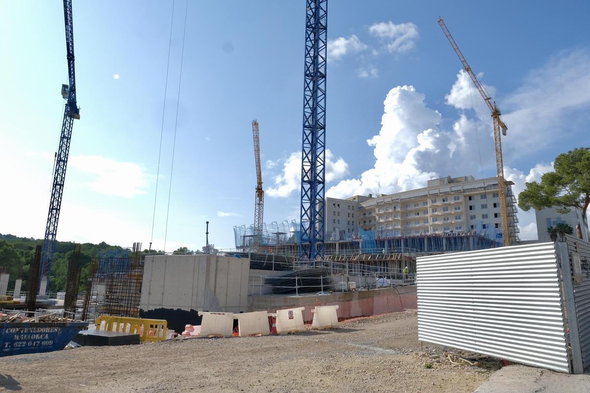 Obras de los tres nuevos edificios, el hospital de larga estancia, el de consultas externas y el centro de salud