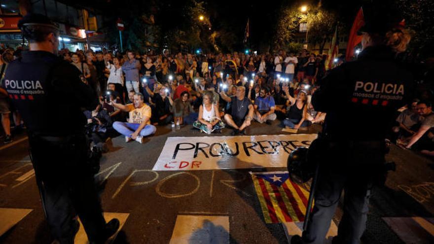 Multitudinaria protesta en Barcelona contra la detención de nueve miembros de los CDR