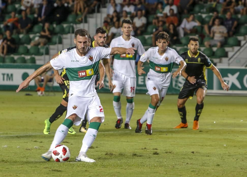 El Elche ahoga las penas de la Liga en la Copa (2-1)