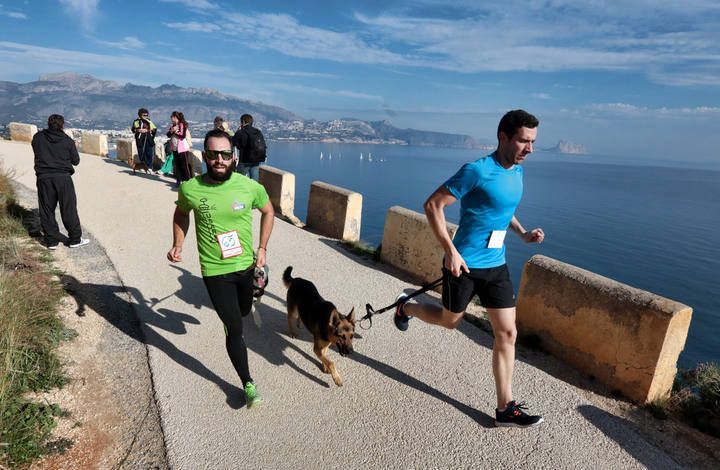 «Running» solidario con perros por l'Alfàs del Pi