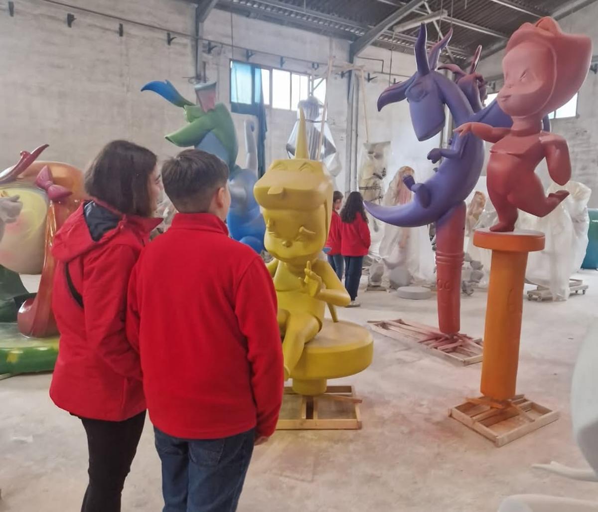 Visita a la falla infantil de Manuel Arnau-Creu Coberta