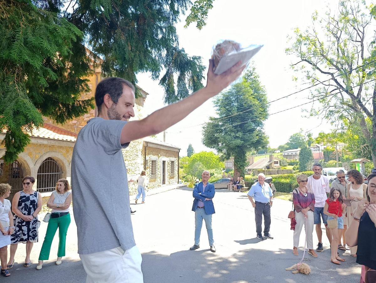 Tiñana, en Siero, recauda 601 euros en su subasta de San Antonio