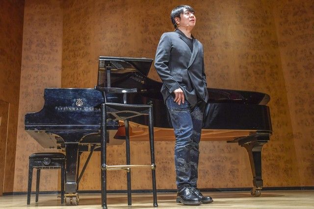 El pianista Lang Lang mantiene un encuentro con estudiantes de música en Gran Canaria