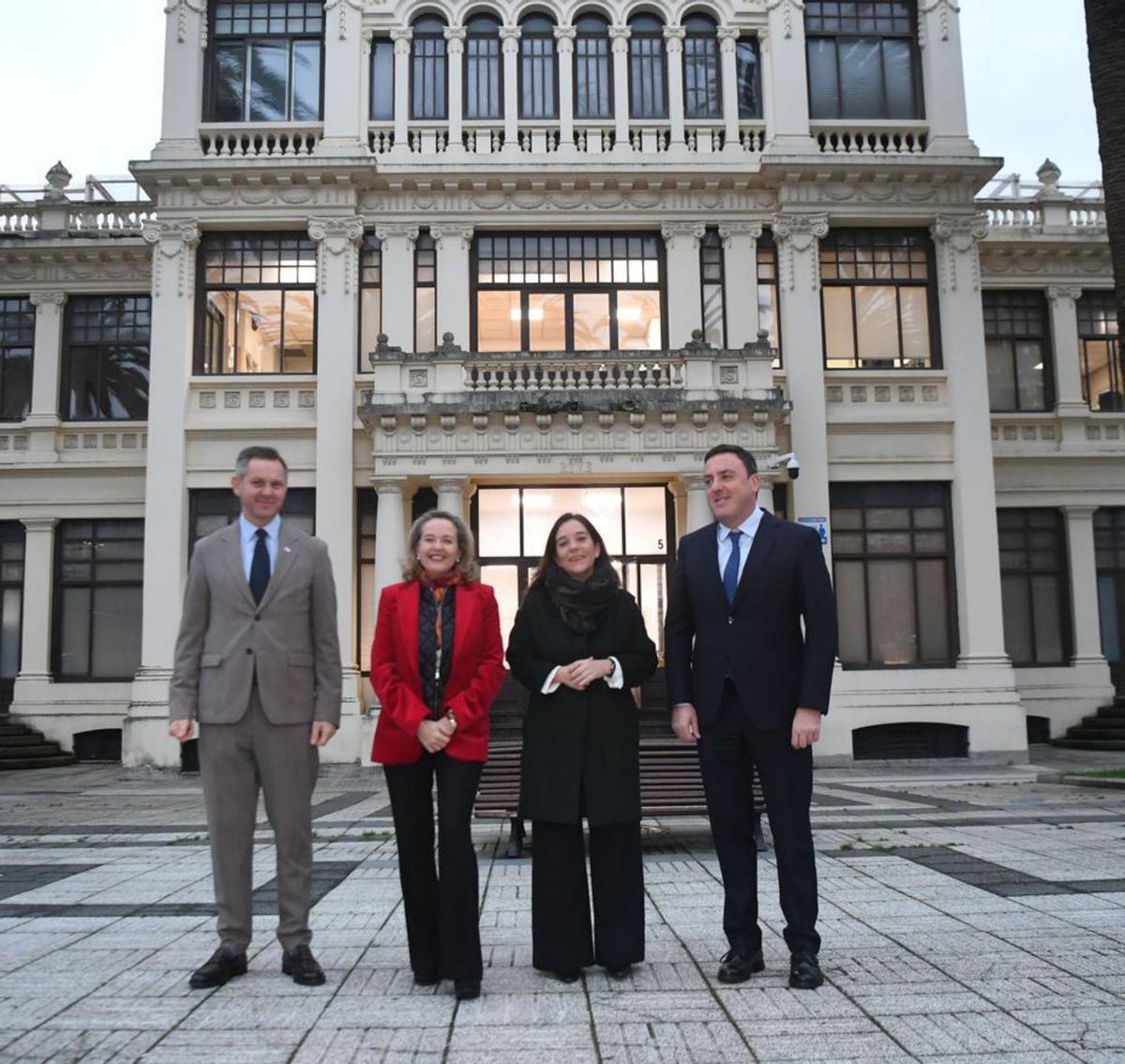 Miñones, Calviño, Rey y Formoso, ante La Terraza.   | // CARLOS PARDELLAS