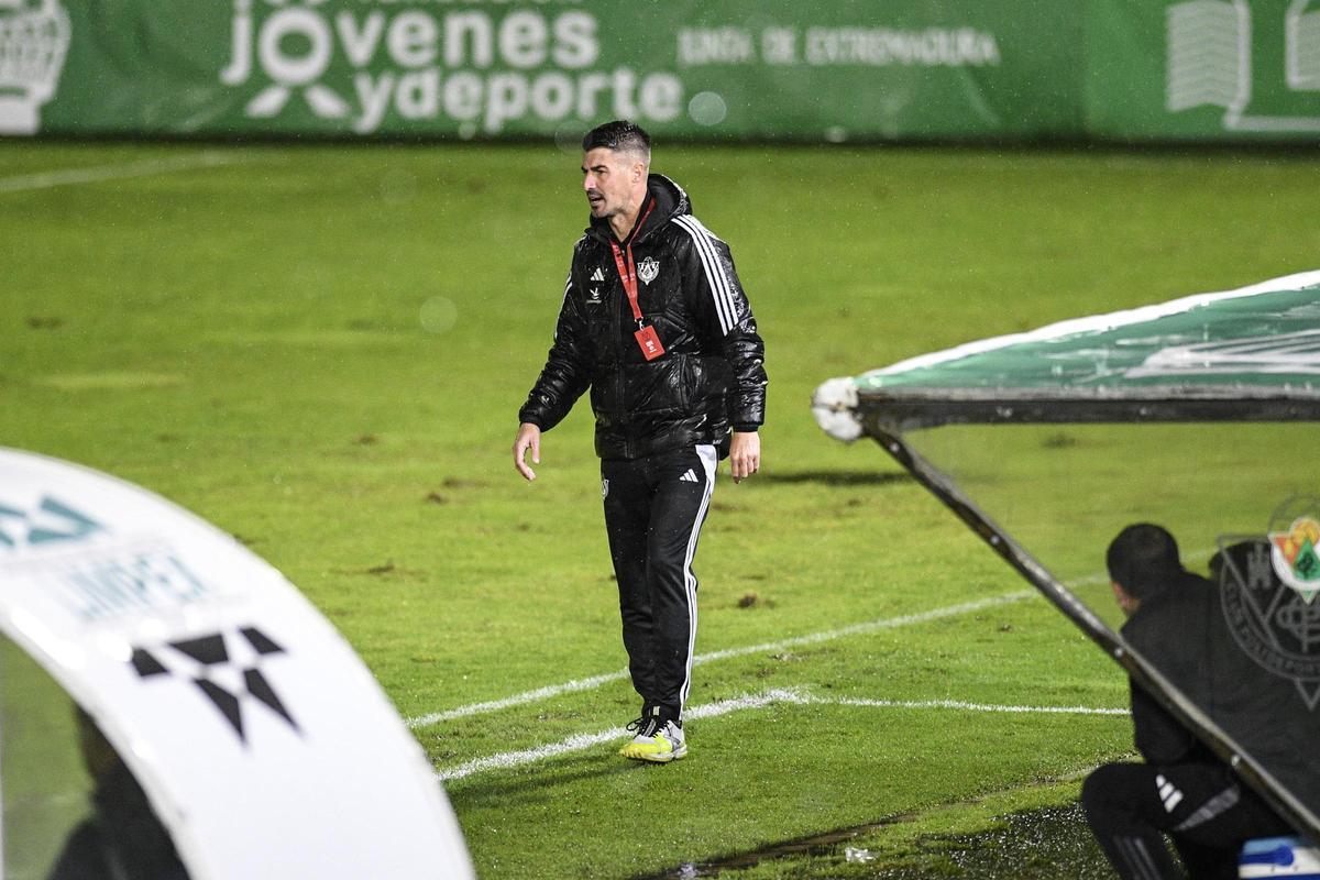 Alex García, el ayudante de Cobos, durante el partido.
