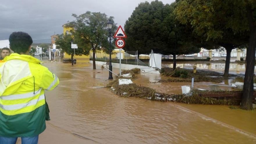 La tormenta descarga en los embalses y abren las compuertas por seguridad