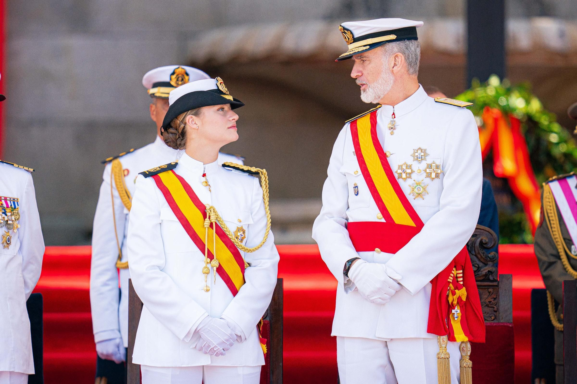 Leonor recibe de manos de Felipe VI la Gran Cruz del Mérito Naval en Marín