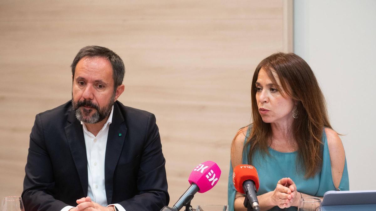 César Ramos y Belén Fernández, durante su comparecencia.