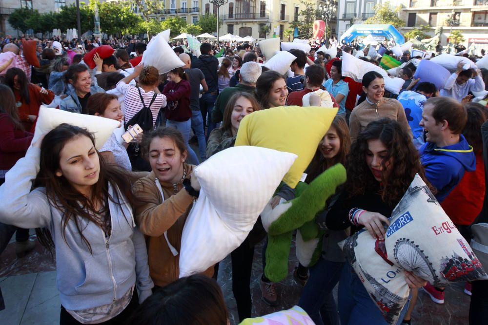 Guerra de almohadas en Valencia