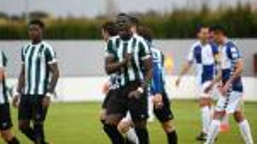 Bambo Diaby celebrant el 3-1, diumenge passat al Municipal contra el Sabadell.