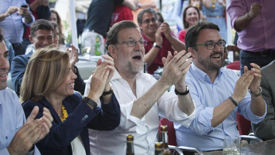 Rajoy celebra uno de los goles de la selección.