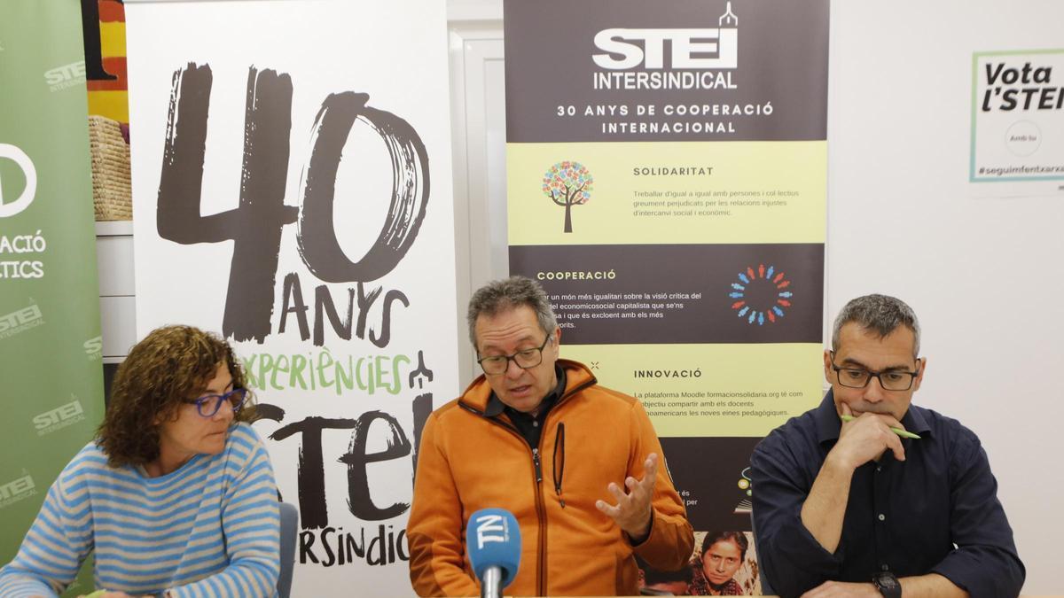 Representantes del STEI en rueda de prensa sobre oposiciones que solo se realizan en Palma